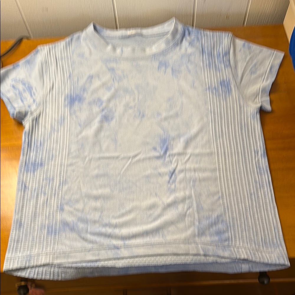 Lulumon Athletica Blue Tie-Dye Cropped T-Shirt Size Small